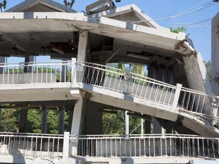 Building destroyed by an earthquake.jpg